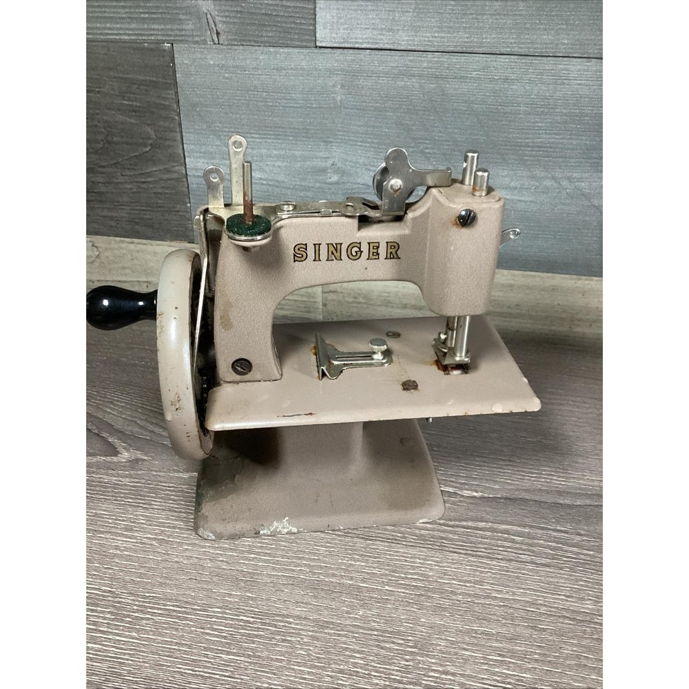 Vintage Singer Child's Mini Sewing Machine Hand Crank 7" tall